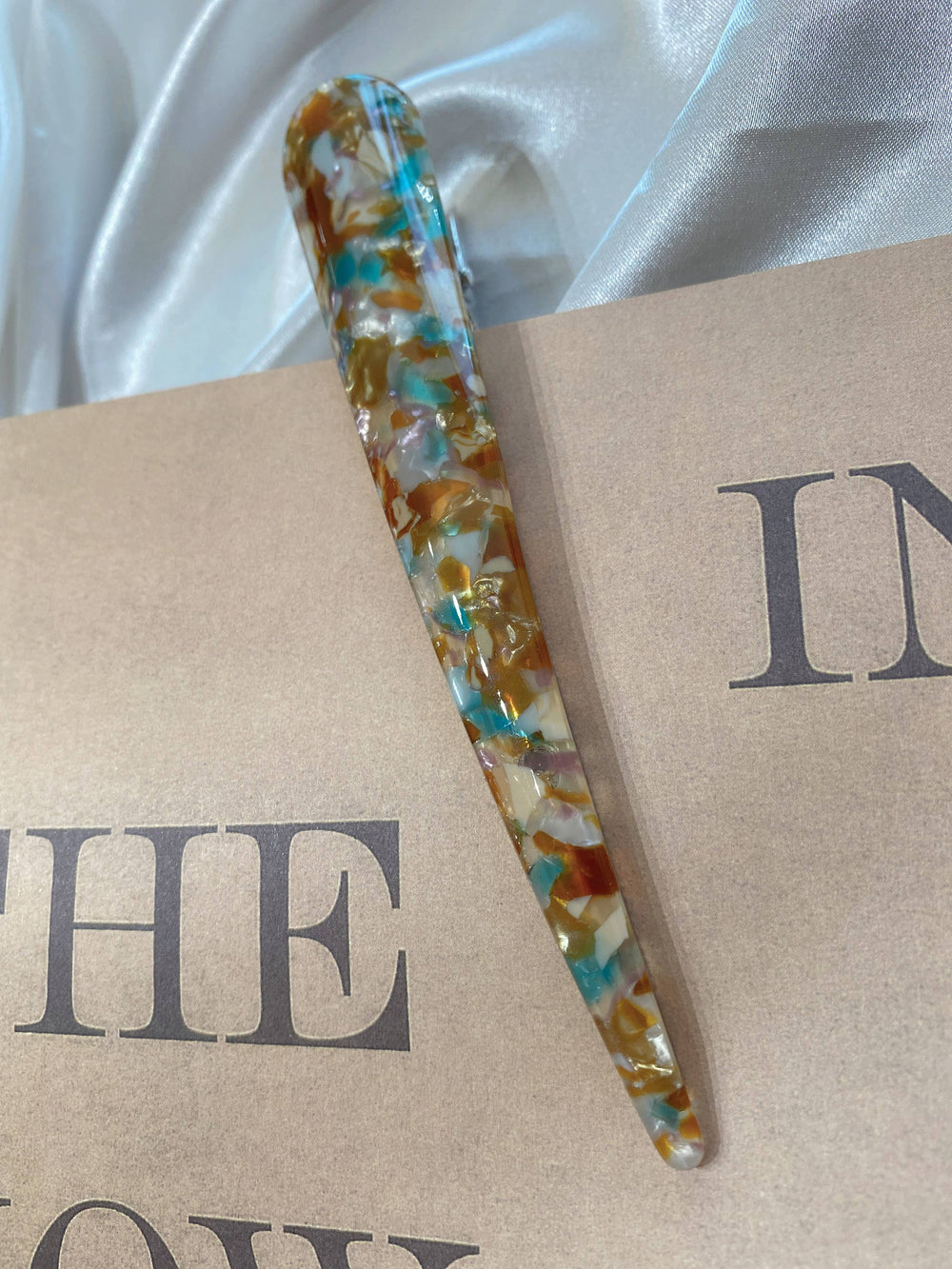 LadyJuneAccessories banana-shaped hair clip with a shiny tortoise shell and  gold finish, perfect for adding a playful touch to hairstyles.