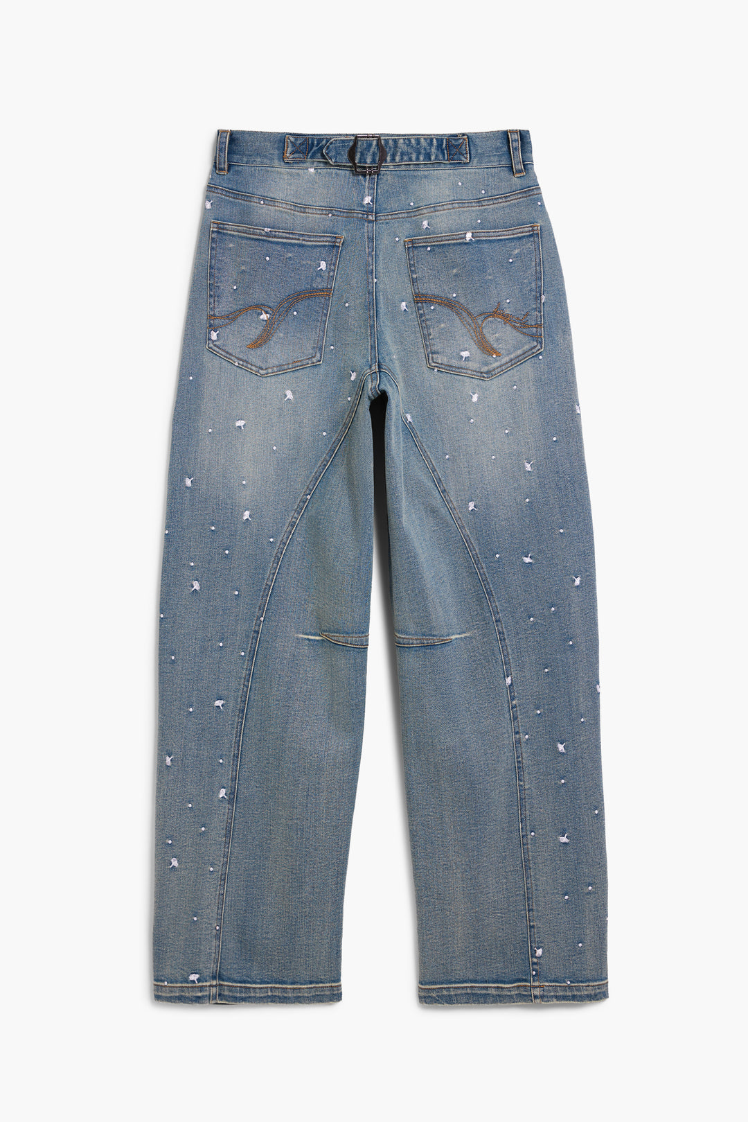 Desigual Cecilia Barrel Jeans featuring a relaxed fit, classic denim wash, and stylish embroidery detail.