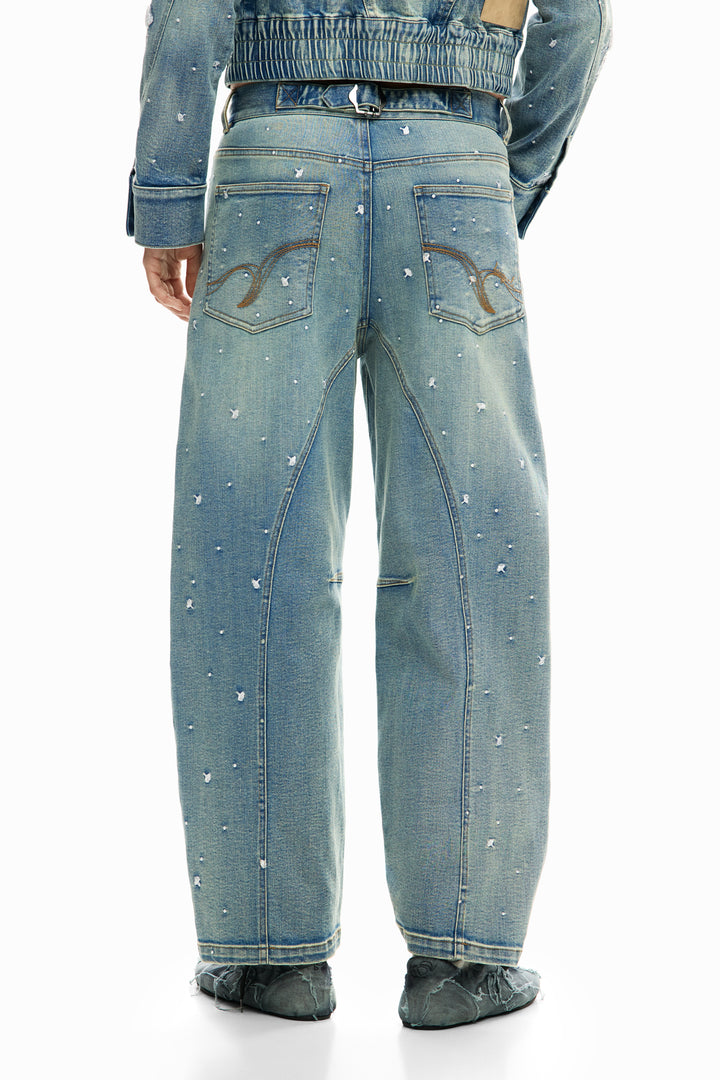 Desigual Cecilia Barrel Jeans in denim with a relaxed fit, featuring a high waist and classic five-pocket design.