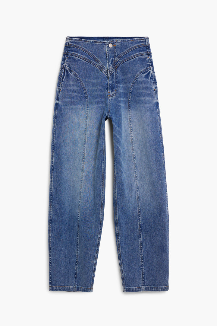 Desigual Arrow Icon Jean jeans featuring arrow-themed design and classic denim fabric, casual style for everyday wear.