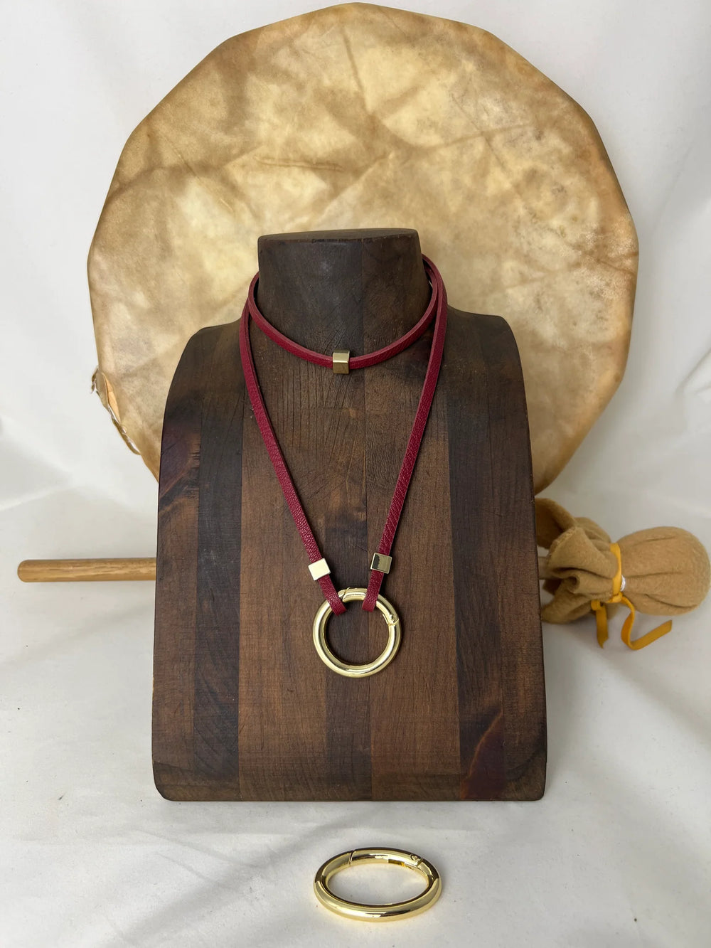 Red and gold Avril slim necklace by Lofttan, featuring a delicate chain with elegant design, showcased in a close-up image.