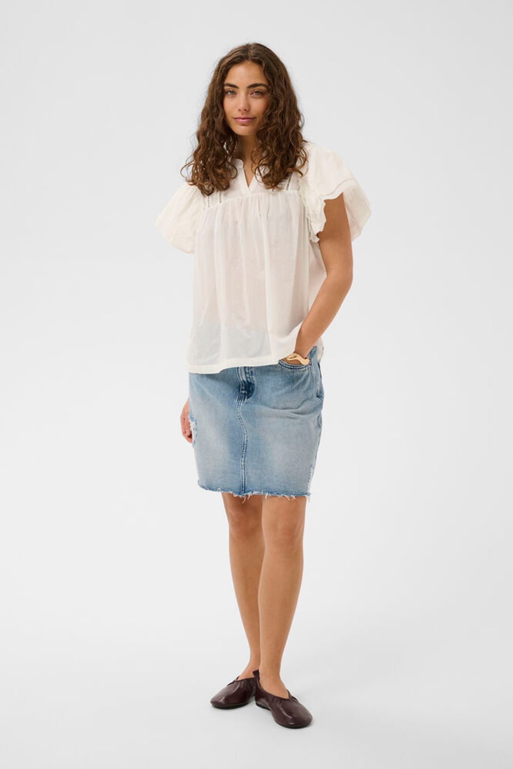 Culture Catinka Cotton Blouse, lightweight white blouse with ruffle sleeves and a relaxed fit, ideal for casual or office wear.