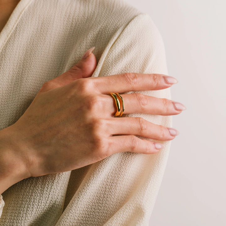 Lover's Tempo coral ring set featuring two delicate gold rings with wave shape accents, perfect for layered jewelry styles.