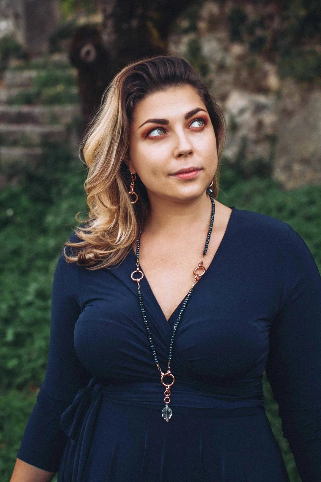 Lofttan Faith convertible necklace in navy and silver, featuring a pendant with the word “Faith” and adjustable chain design.