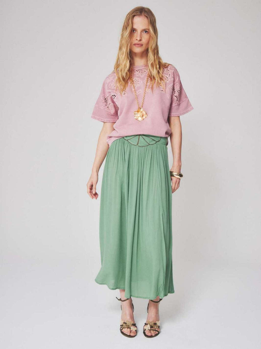 Women's mauve pink cotton sweatshirt tee with floral cutout embroidery details for a casual feminine boho style. 