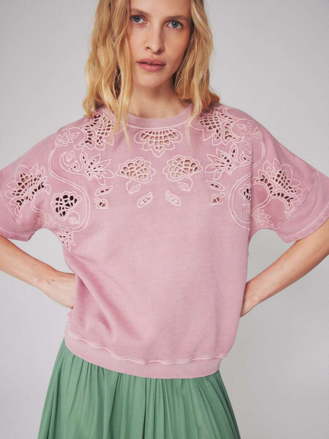 Women's mauve pink cotton sweatshirt tee with floral cutout embroidery details for a casual feminine boho style. 
