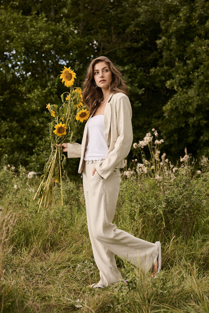 Cream June Linen Blend Blazer, tailored blazer made from lightweight linen blend fabric, featuring a classic fit and stylish design.