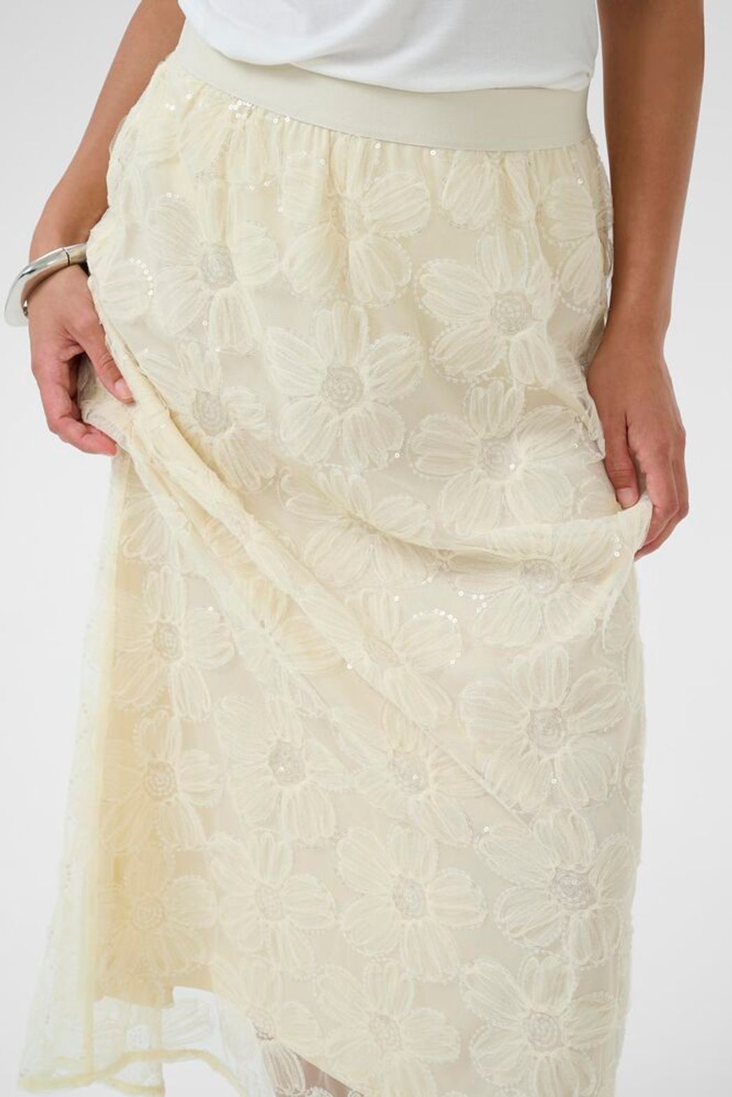 Culture Mera Flower Sequin Skirt with vibrant flower sequin embellishments, stylish high-waisted design, perfect for festive occasions.