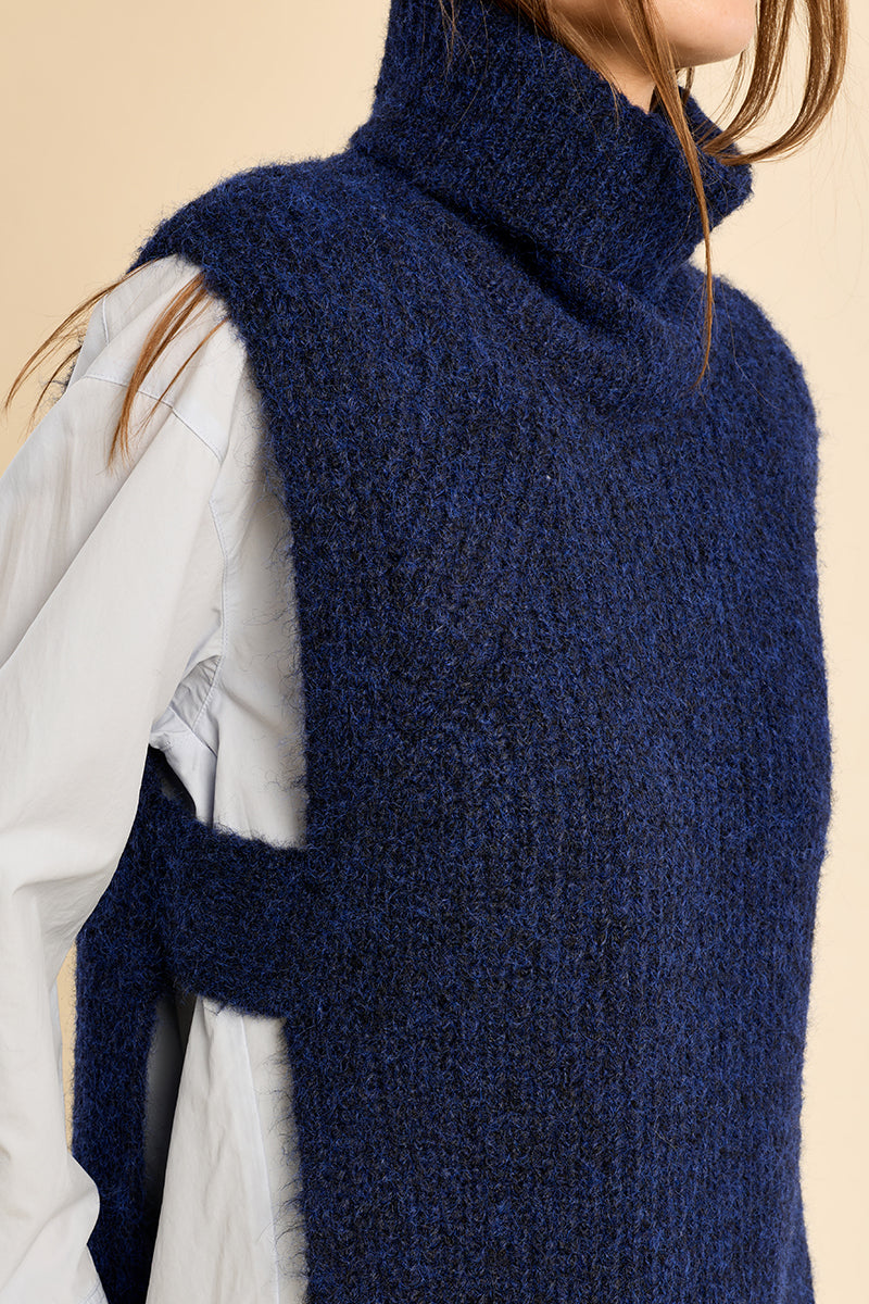 Cable Knit Pullover Vest- Navy