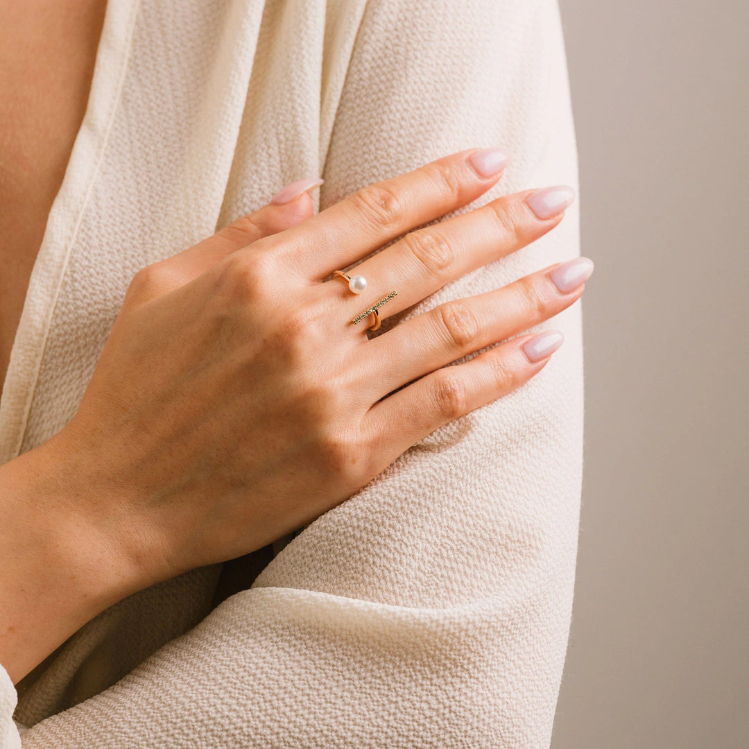 Lover's Tempo Neptune Pearl Gold Bar Ring featuring a pearl accent and sleek gold band design.