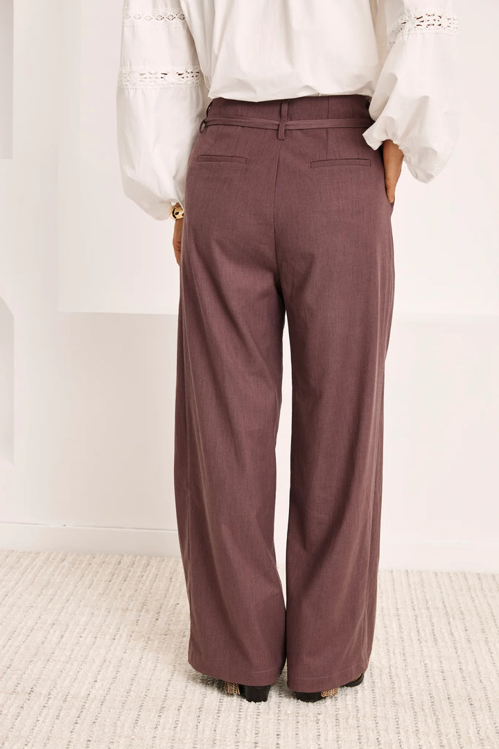 NKN Nekane Ovidi mauve trouser pant with a relaxed fit and tailored design, displayed on a white background.