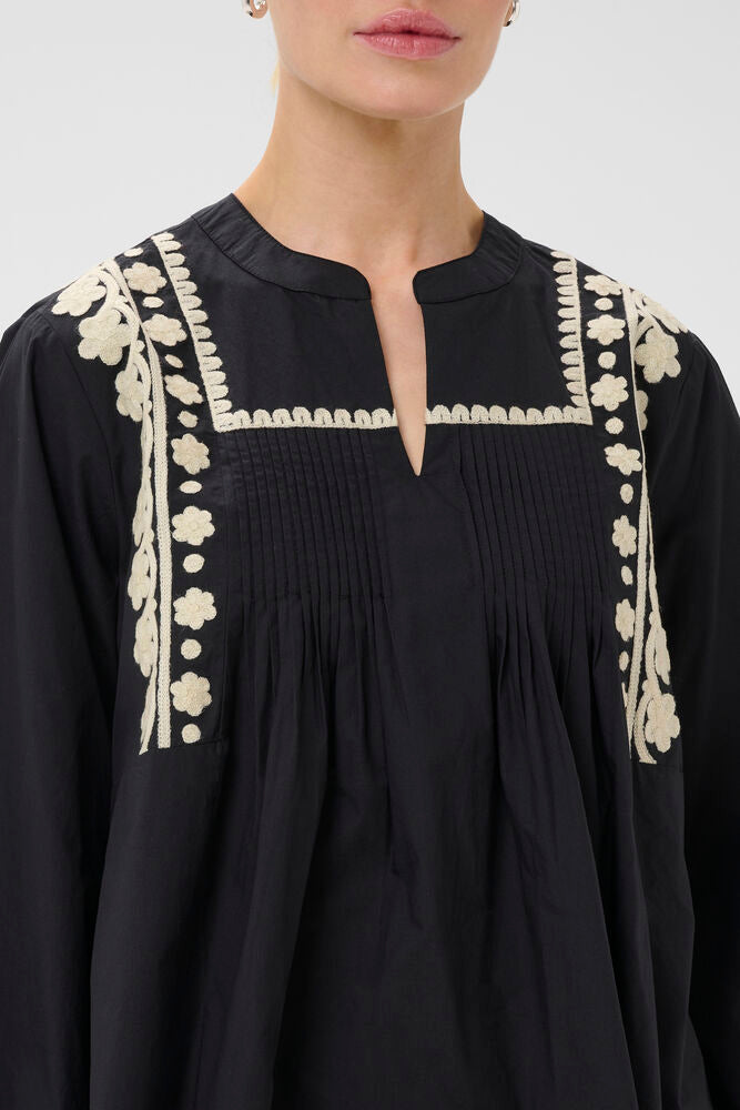 Viba Embroidered Peasant Blouse