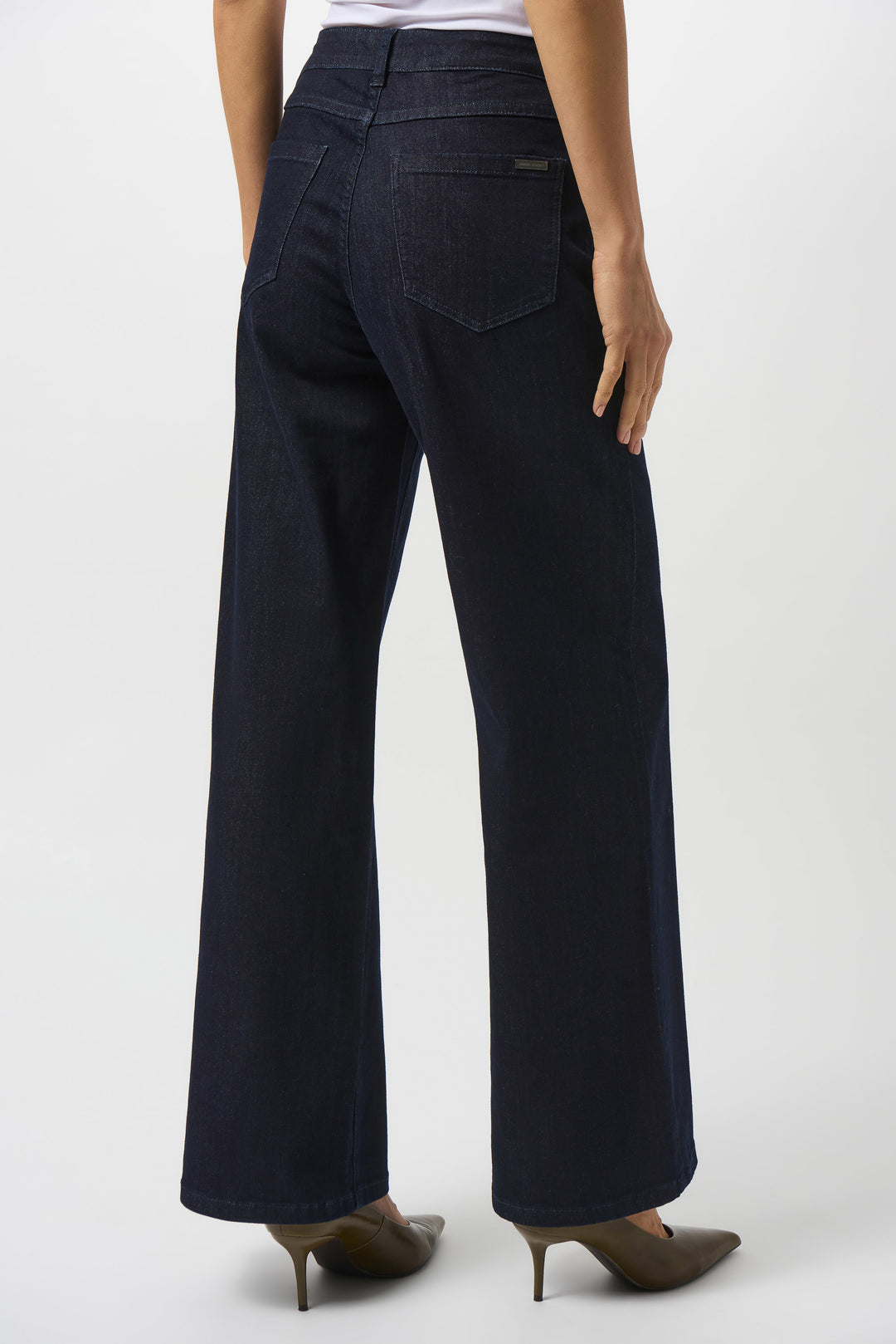 woman wearing dark rinse jeans